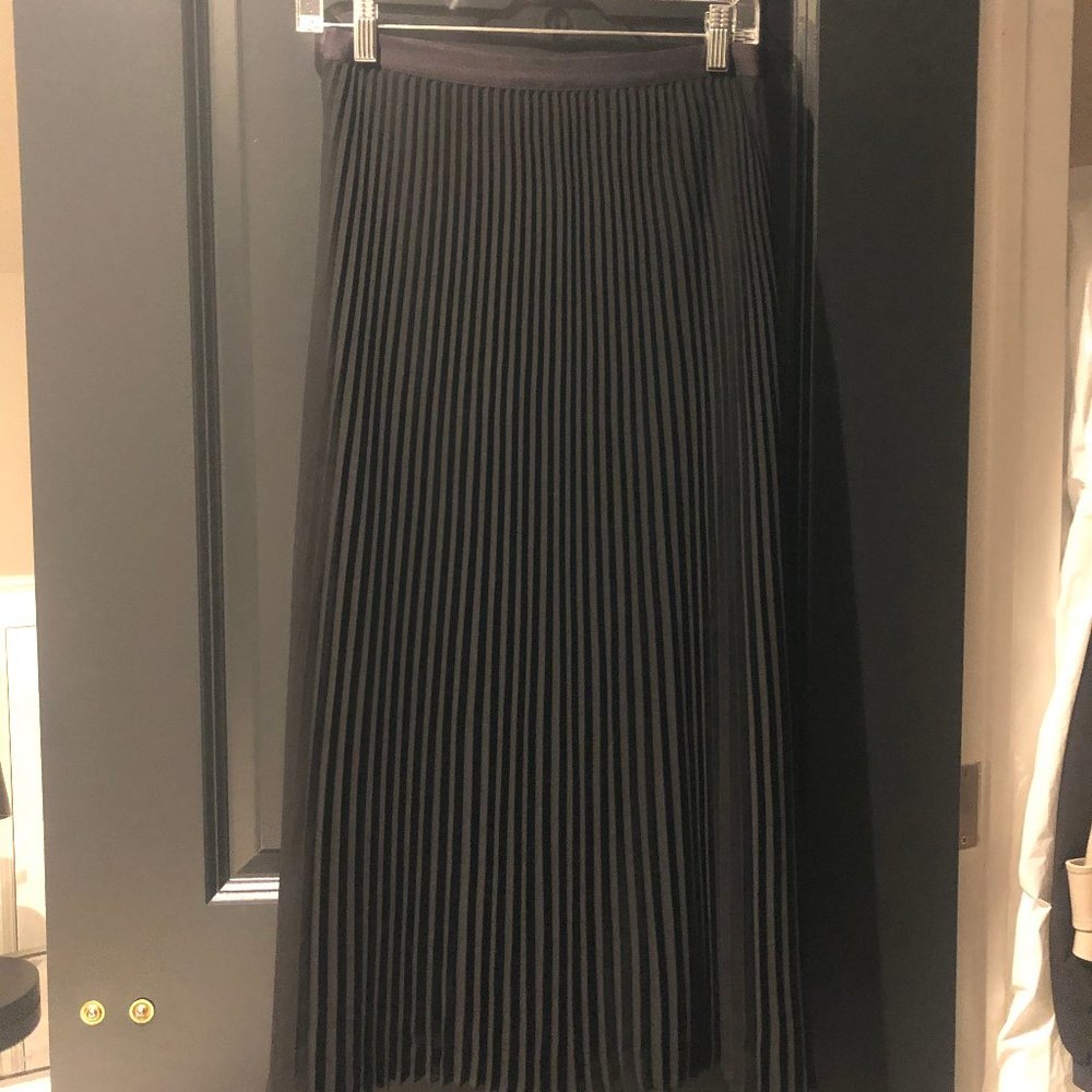 Aritzia / Babaton JUDE Pleated Skirt Medium